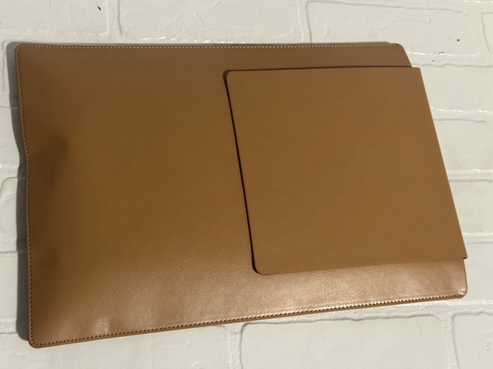 NEW Threshold LAPTOP SLEEVE Faux Suede Leather Built in Mouse Pad Magnetic Close