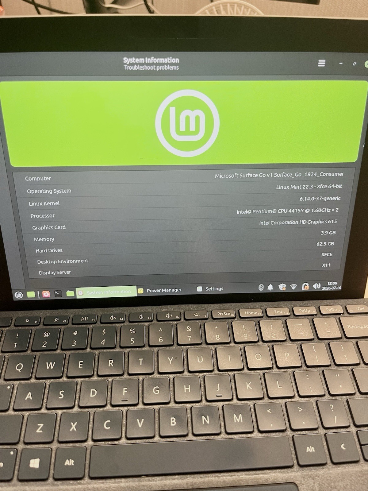 *LINUX* Surface Go 1824 Tablet 4GB/64GB with type cover