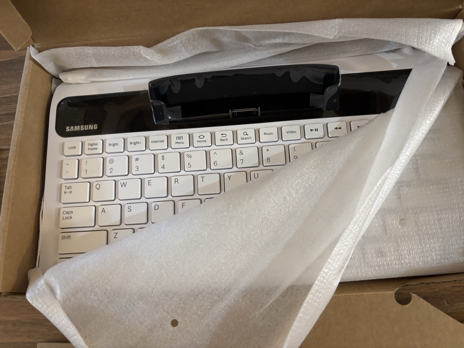 Samsung Galaxy Tab Ergonomic Full Size Keyboard Dock ECR-K10AWE