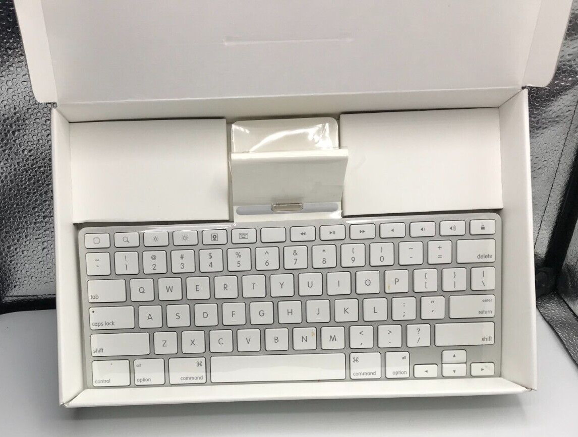 Apple iPad Keyboard Dock – Model A1359 MC533LL/B w/ Original Box New