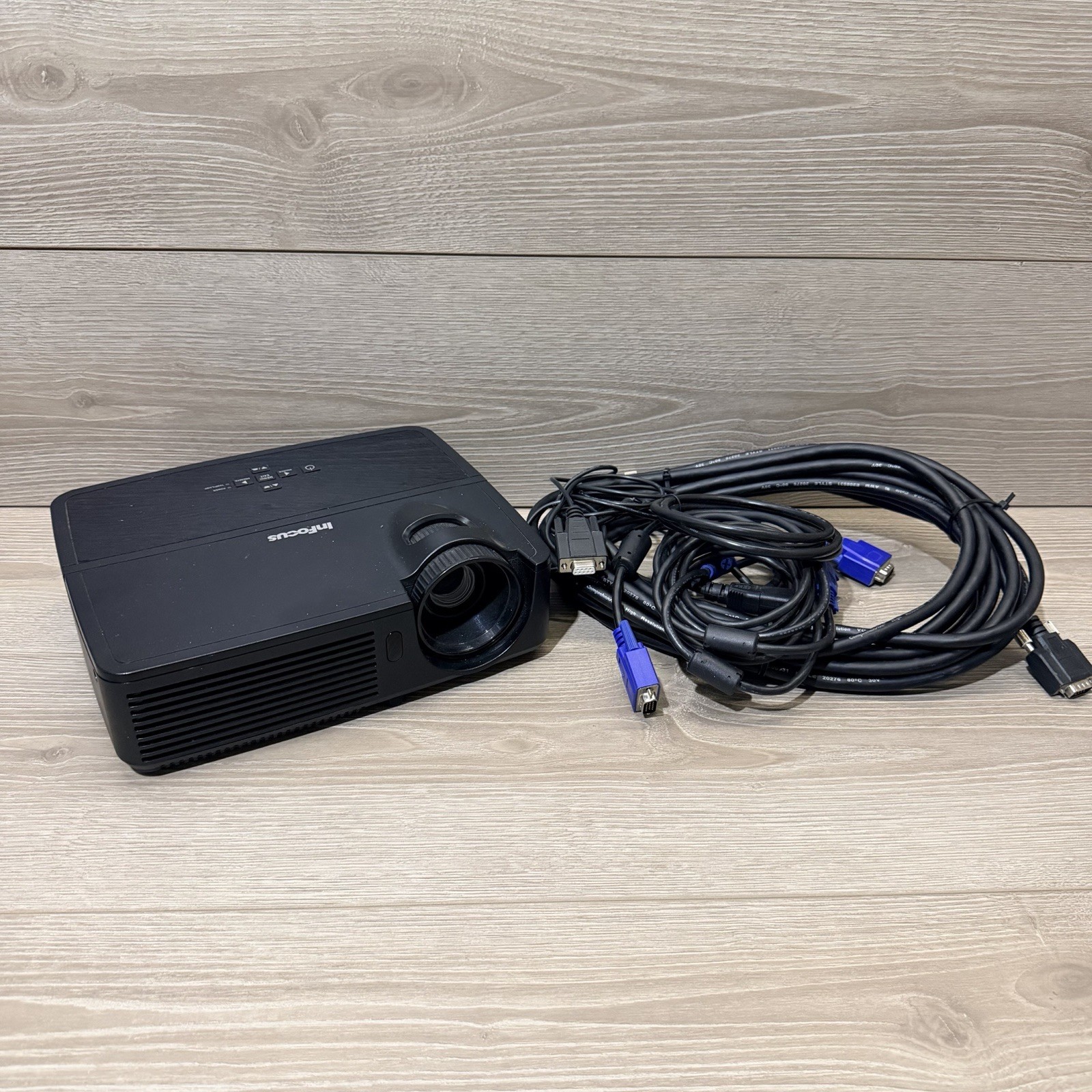 InFocus IN114 DLP Projector 2500 Lumens 1024×768 3000:1 VGA Black Table Top