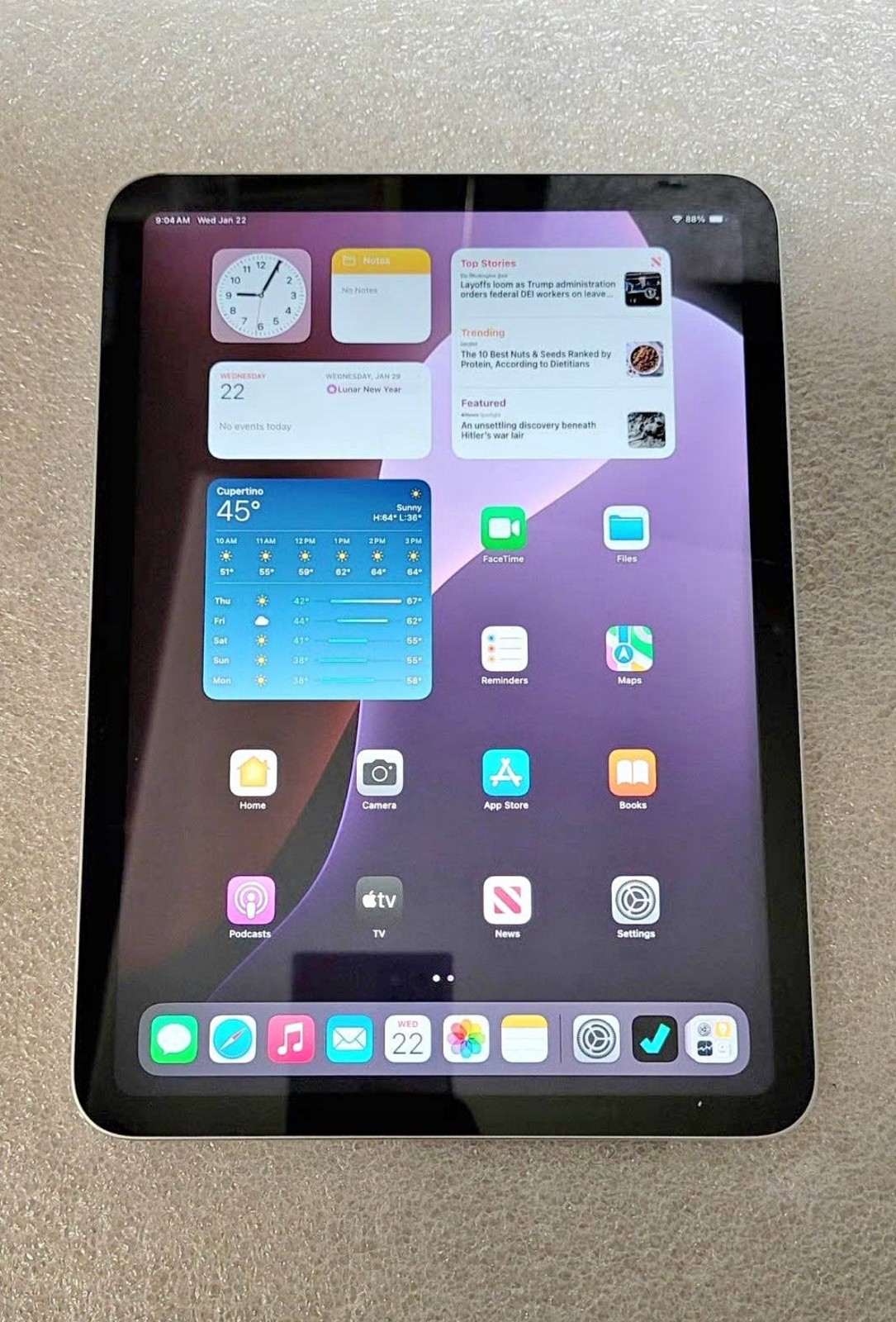 Apple iPad Tablet Silver iPadOS Apple iPad Series Wi-Fi Touchscreen Lightweight