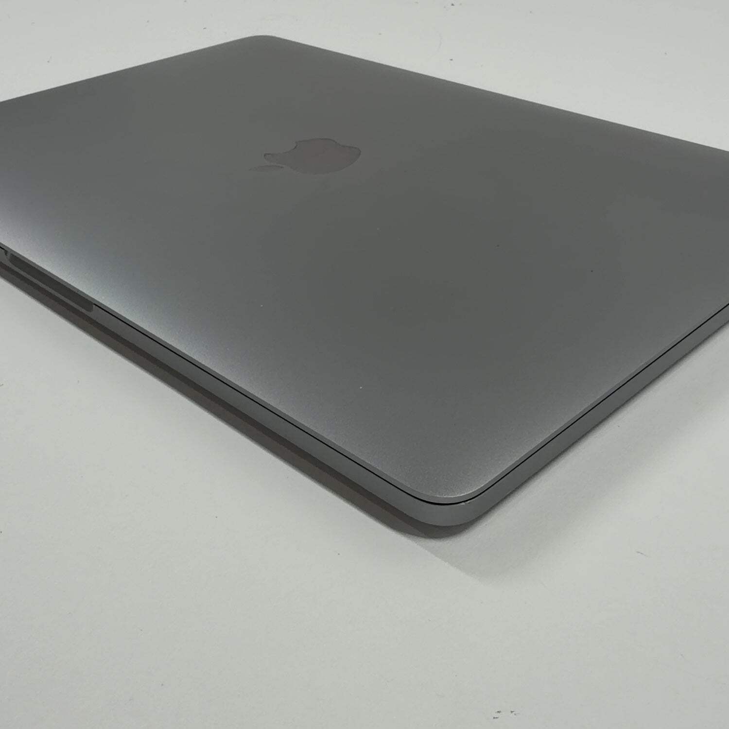 2017 Apple MacBook Pro 13.3″ i7 2.5GHz 16GB RAM 256GB SSD Space Gray BTO/CTO