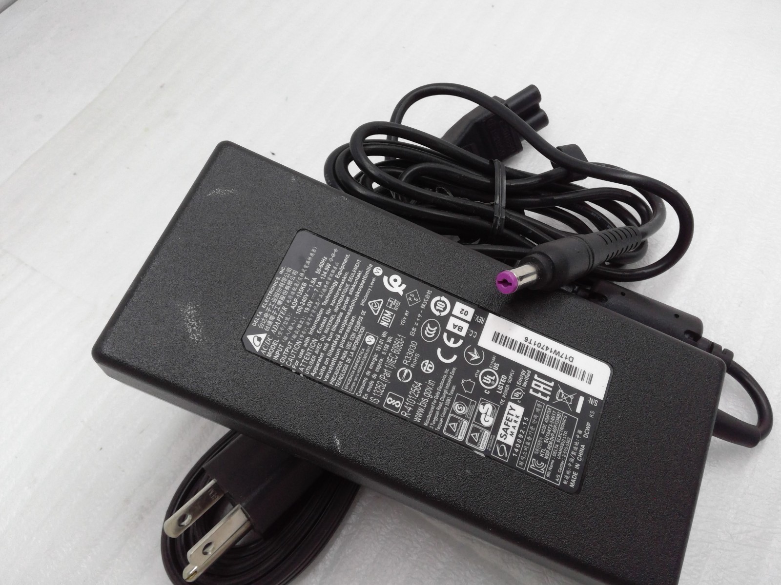 Genuine Delta 19V 7.1A 135W ADP-135KB T For Acer NITRO XV3 Series XV273K Adapter