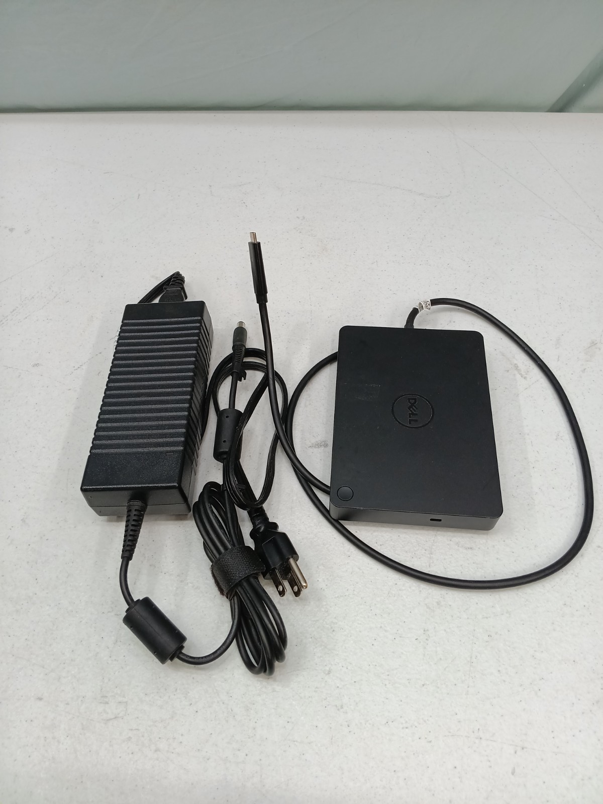 Dell K17A001 WD15 USB-C USB 3.0 Docking Station 19.5V with 6.9A Power Supply