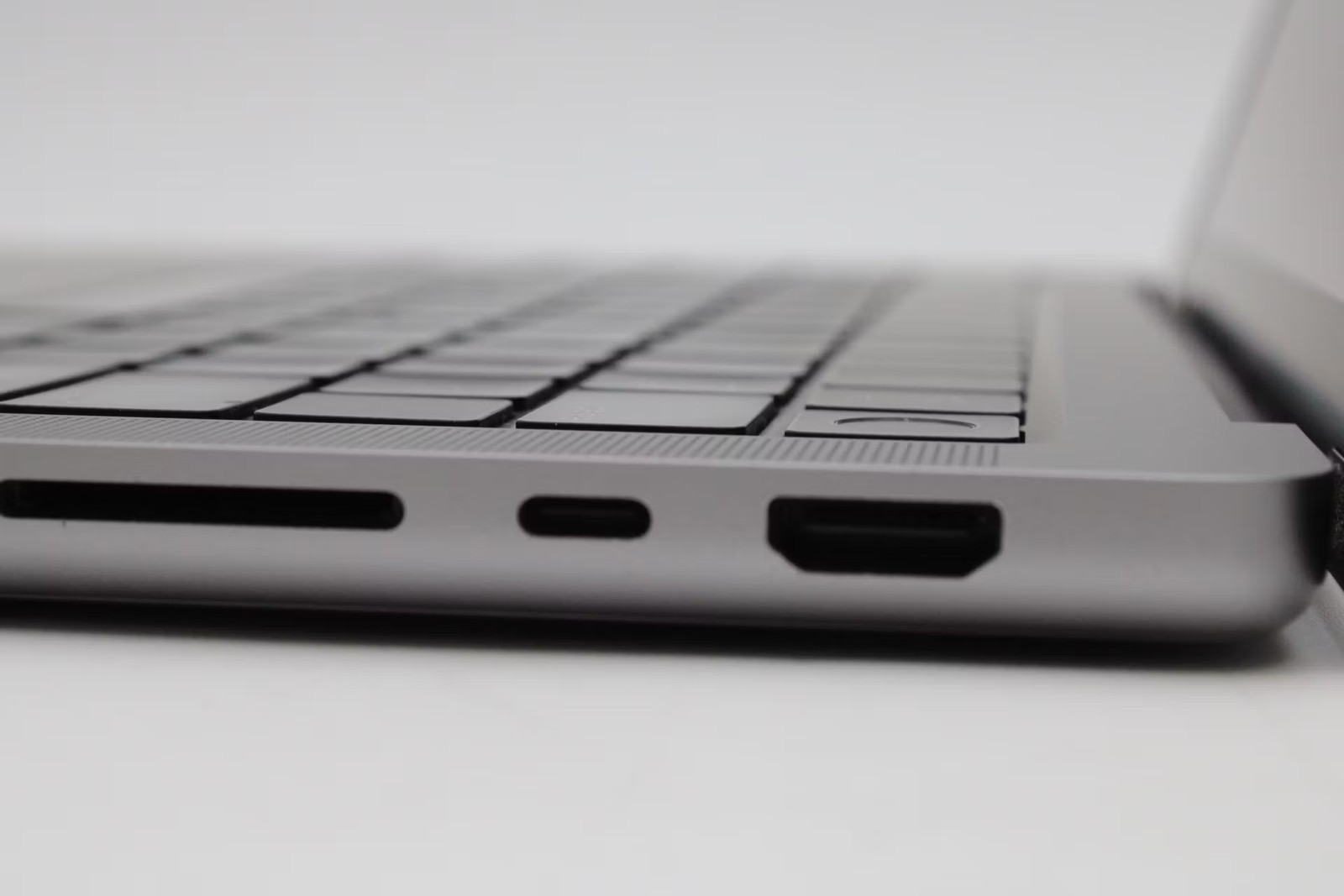 Apple MacBook M1 Pro 14″ A2442 2021, 16GB RAM, 512GB SSD, 14-core gpu