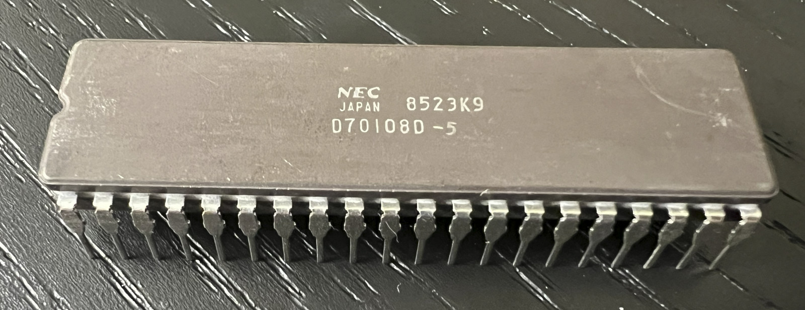NEC V20 Model D70108D-5 – Made in Japan – D70108D – 5MHz Ceramic DIP CPU -NOS