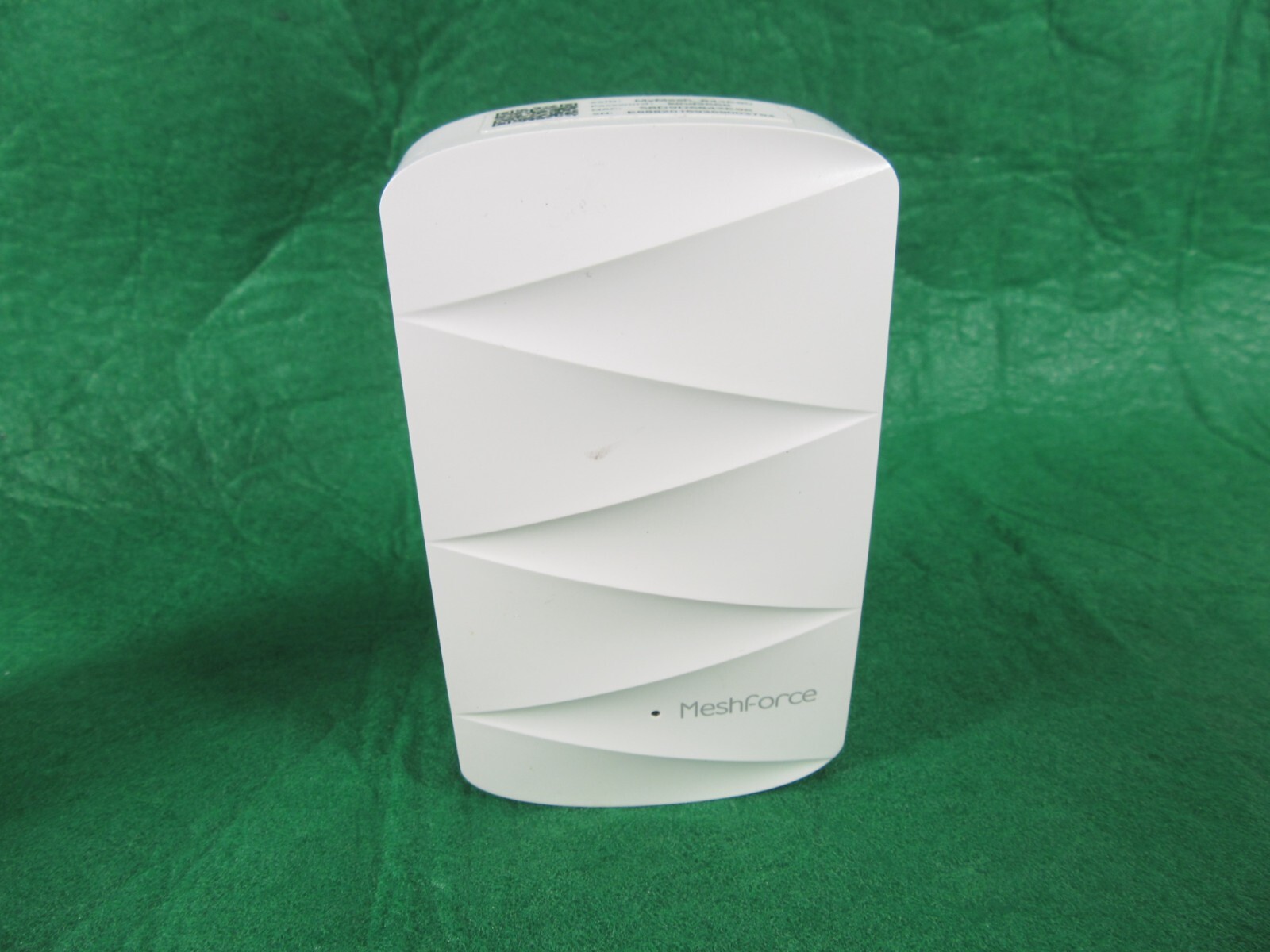 Meshforce M3 and Two M3 DOT Whole Home Mesh WiFi System White