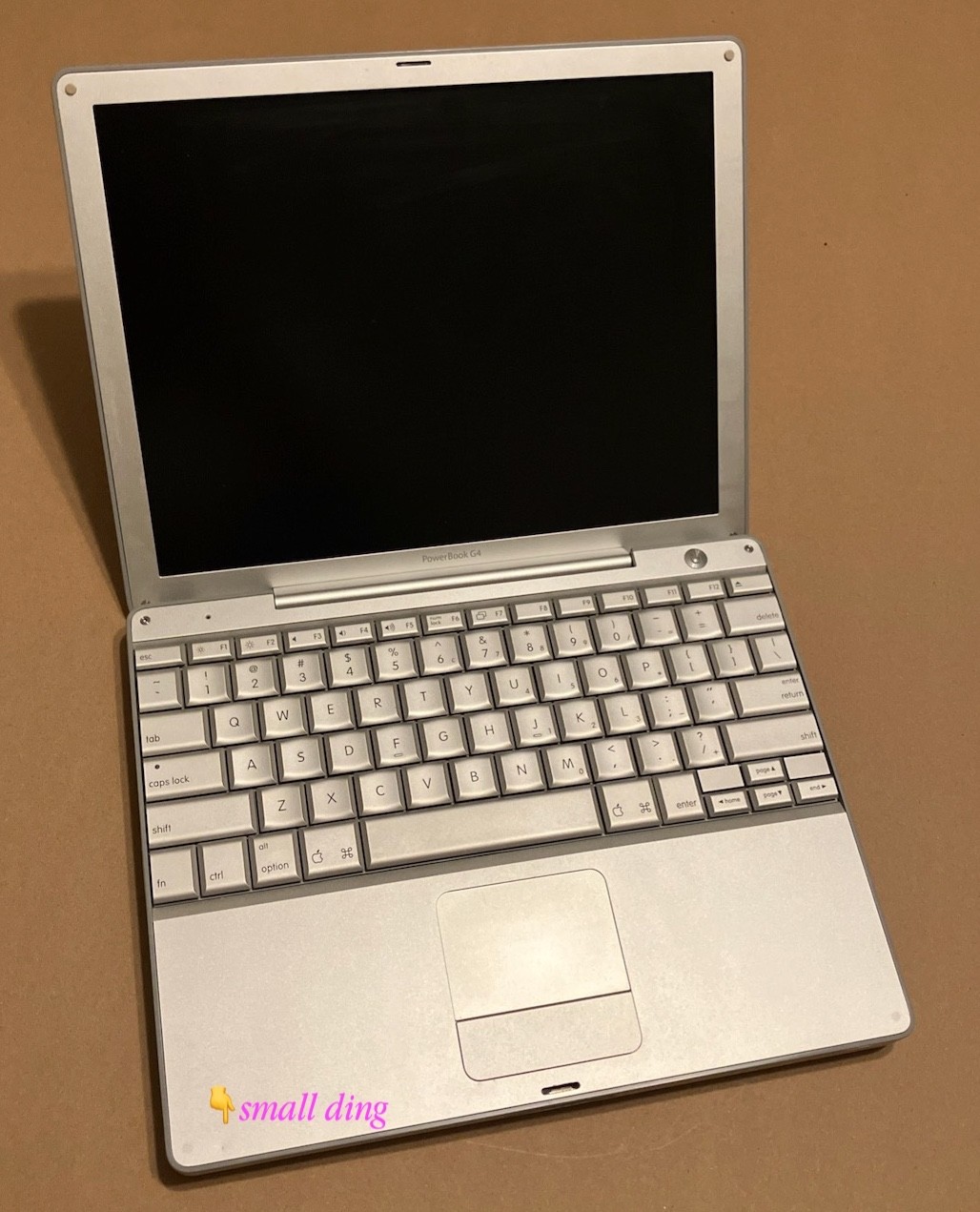 A1104 Aluminum PowerBook G4 12” 1.5 & Battery READ DESCRIPTION Flawed Fan Screen
