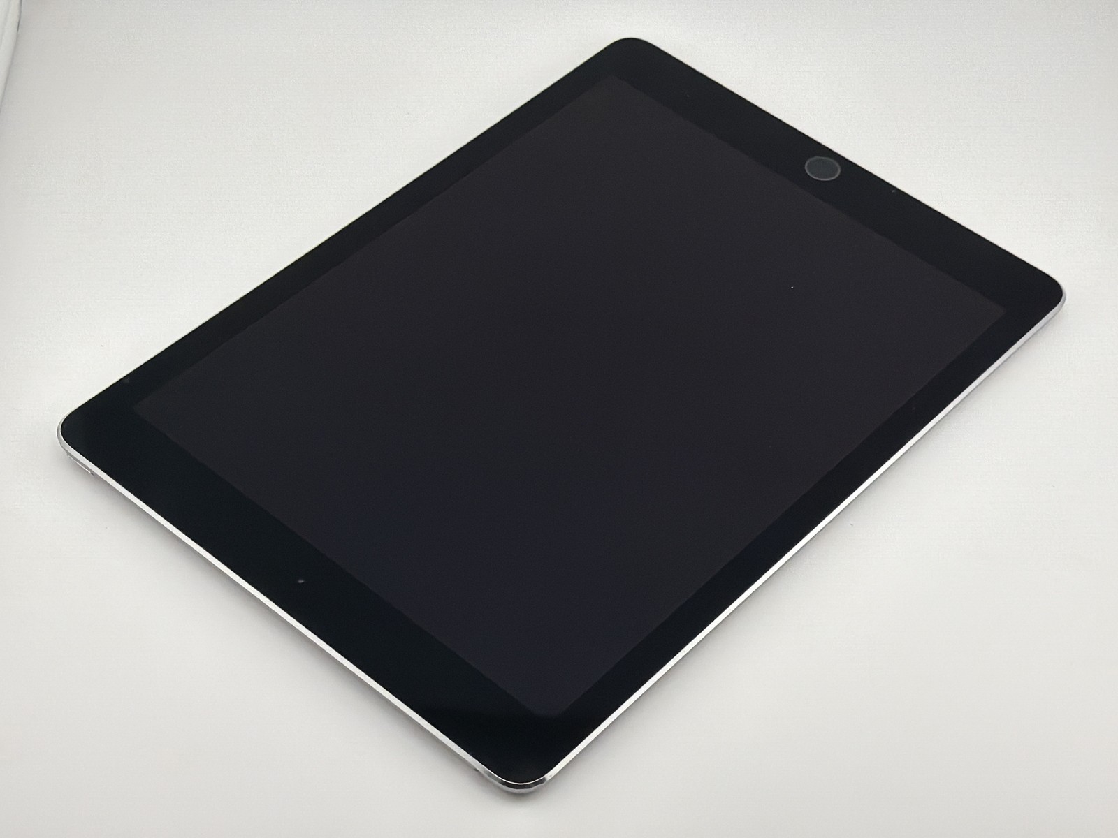 Apple iPad Pro 9.7 1st Gen – 256GB – Silver WiFi A1673 Poor Used