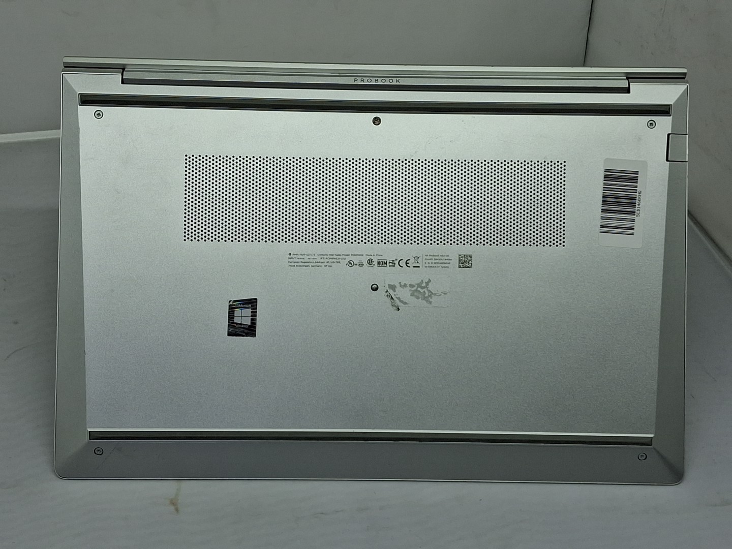 HP ProBook 450 G8 15.6″ – i5-1135G7, 8GB, 256GB – Windows 11 – Scratches