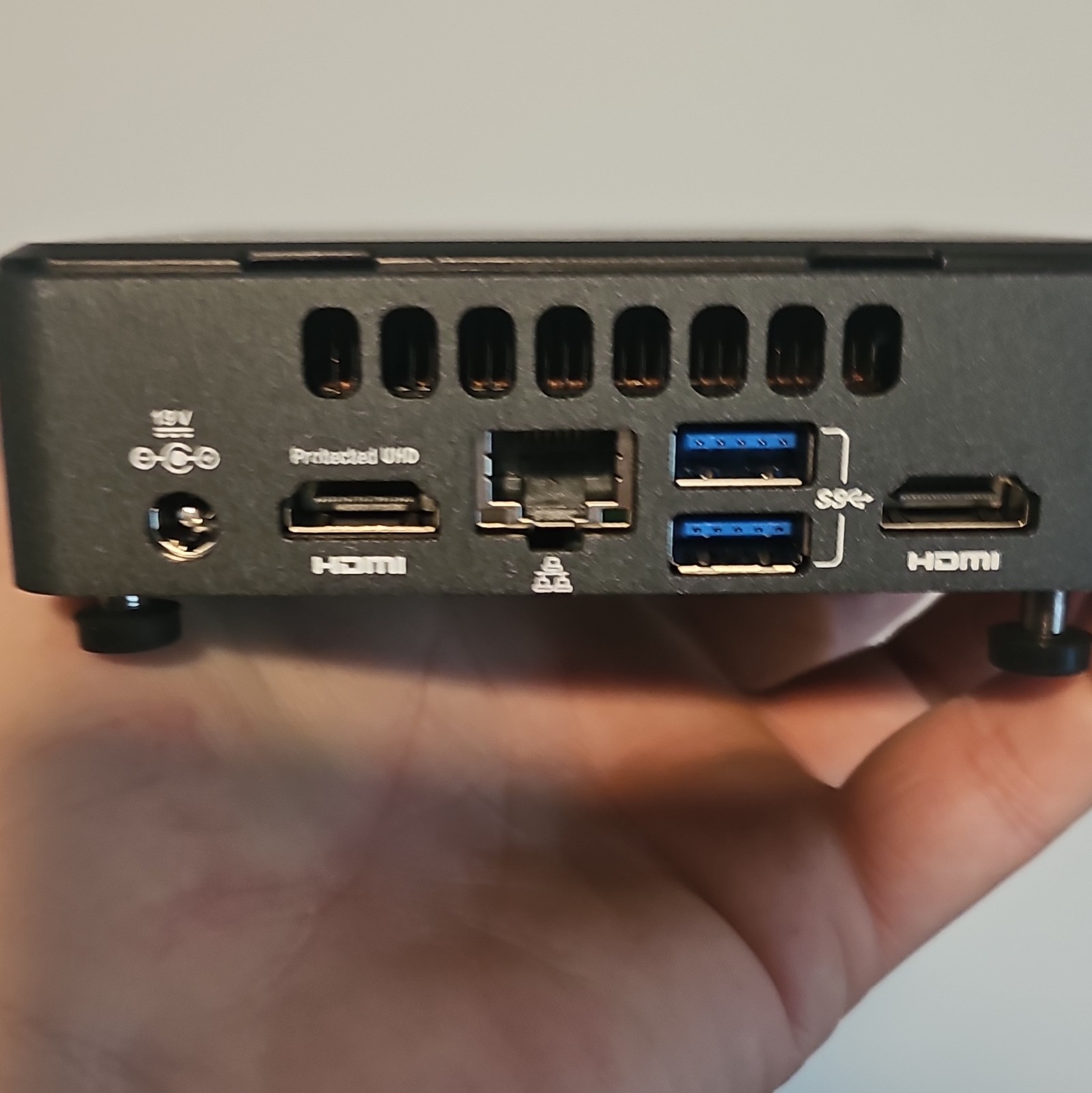 Intel NUC7i5DNK Mini PC Desktop i5VPRO HDMI USB 3.0 USB-C Wi-Fi BT Protected UHD