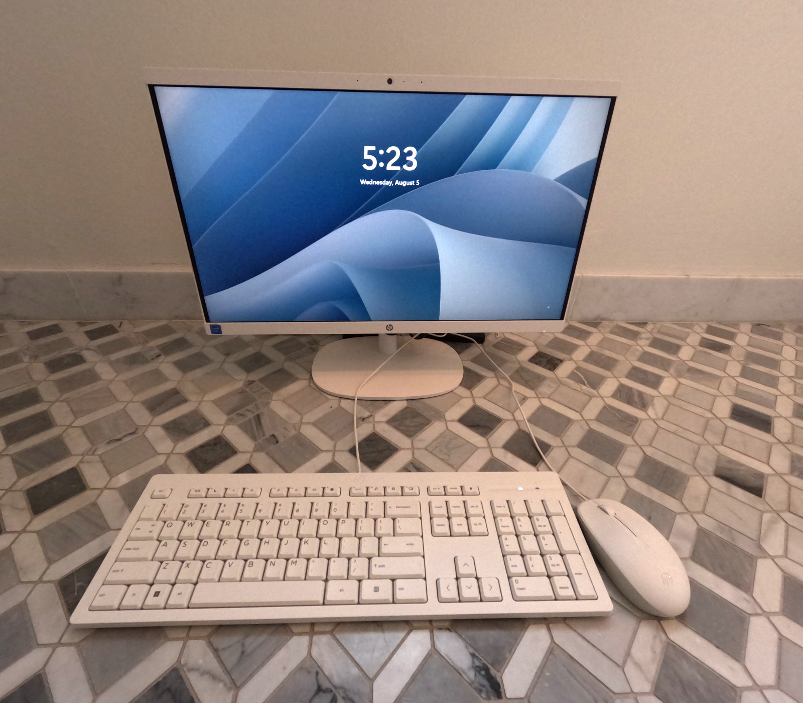 Slightly used HP 22″ All-in-One Desktop Intel i7 8GB ram 500GB storage