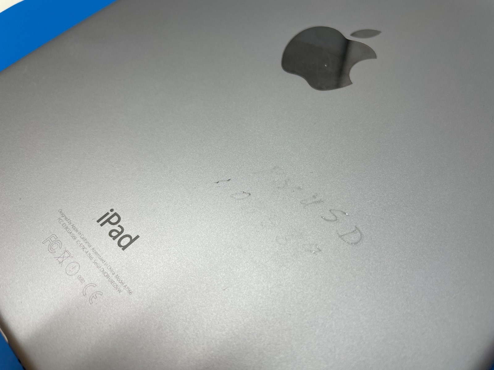 FOR REPAIR: 3 Apple iPad Air 2 Wi-Fi with 64GB storage A1566 MGKL2LL/A