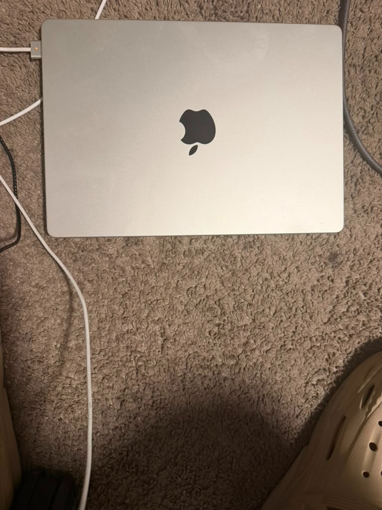 Apple MacBook Pro 14in gray M5 16GB RAM 512GB SSD Touch ID macOS Tahoe no box