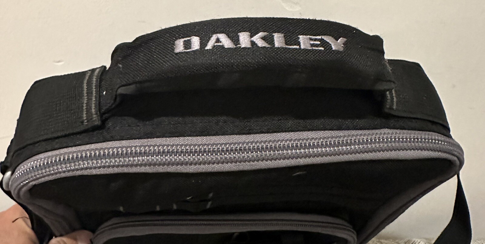 Oakley Black Vertical Computer Laptop Black Padded Messenger Bag Office