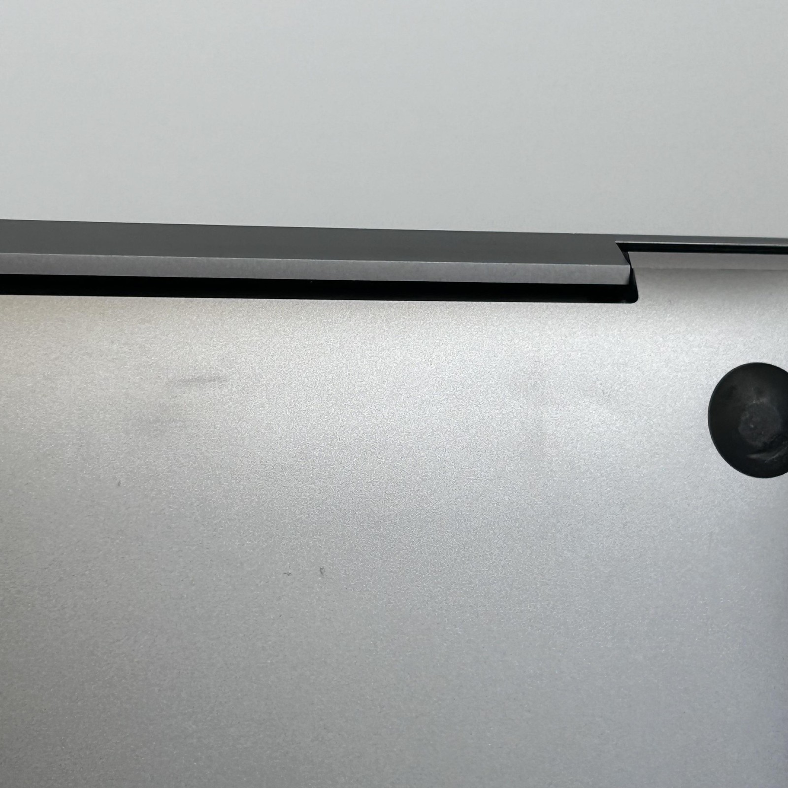 MacBook Pro 16 Touch Bar Space Gray 2019 i9 16GB 1TB AMD Radeon Pro 5500M Good
