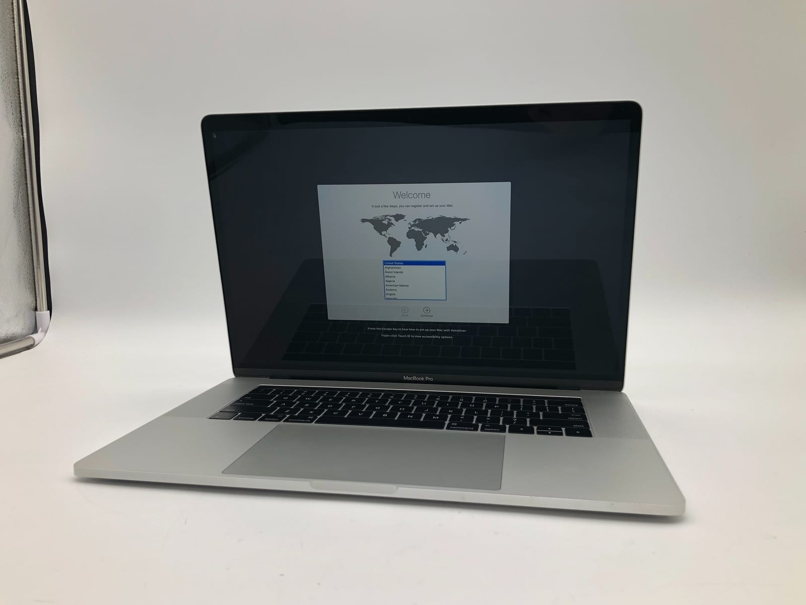 Apple | MacBook Pro (15-inch, 2016) | Intel(R) Core(TM) i7-6700HQ | 79% Battery