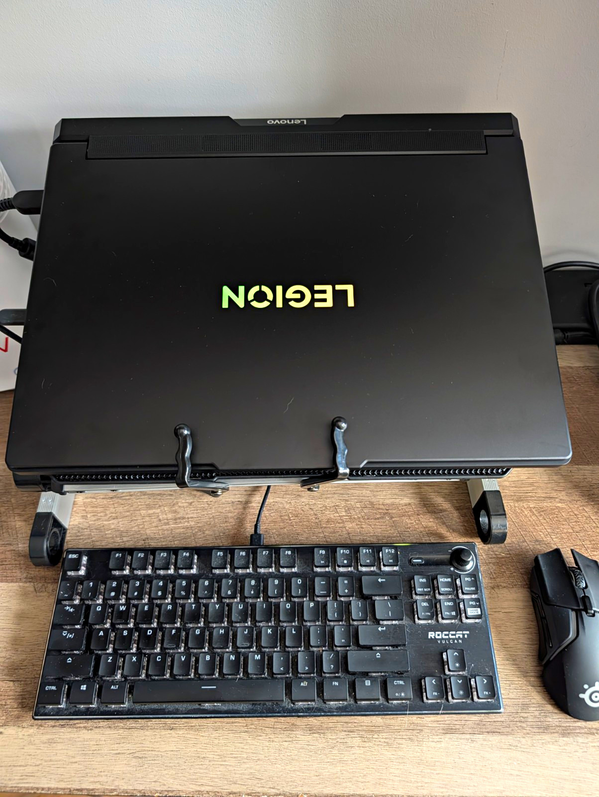 Lenovo Legion Pro 7i 16in Core Ultra 9 RTX 5080 32GB 2TB SSD W11H