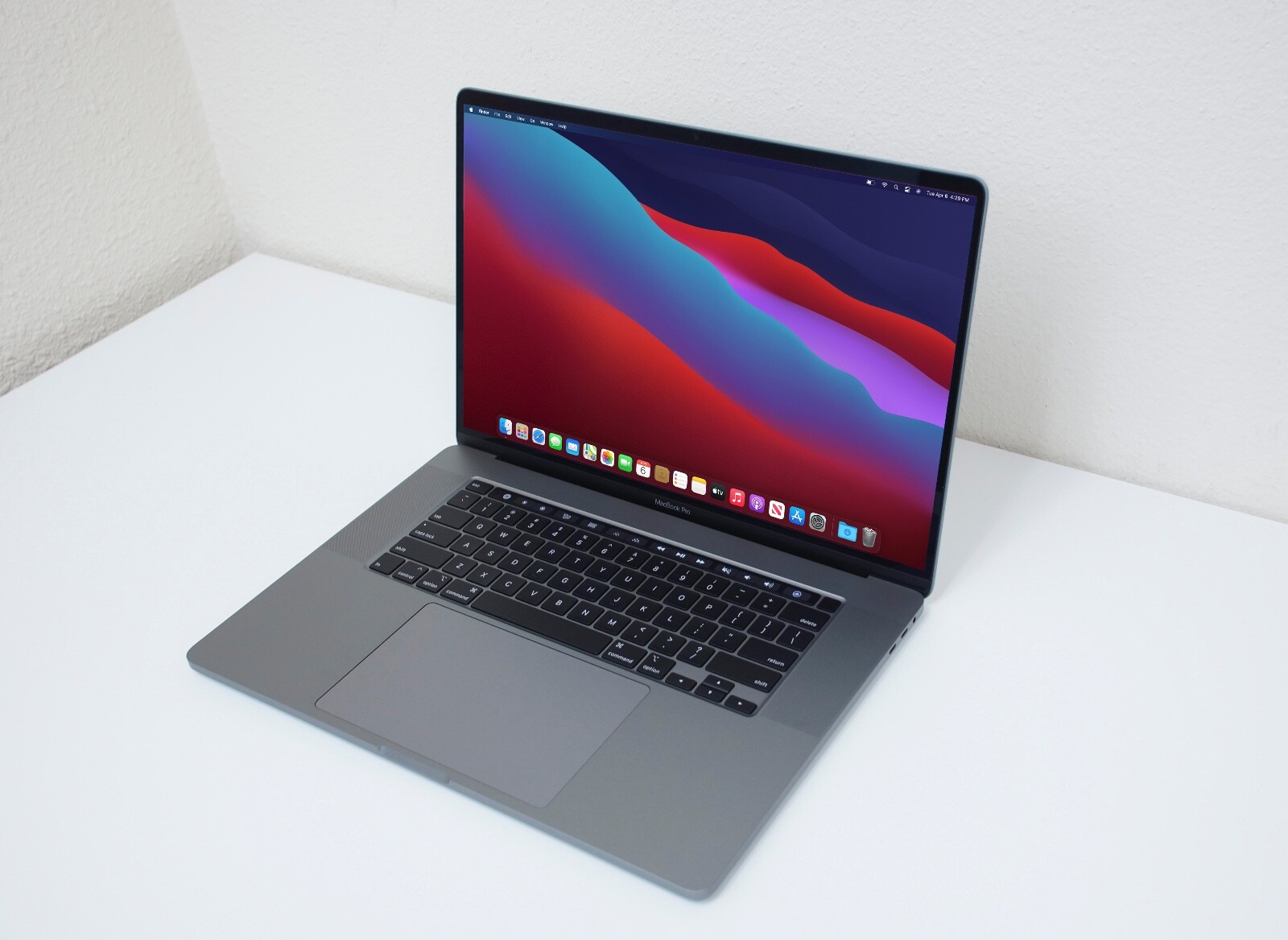 Apple MacBook Pro 16 Inch 2019 2.4 GHz Core i9 2TB SSD 64GB RAM 5500M 8GB GFX