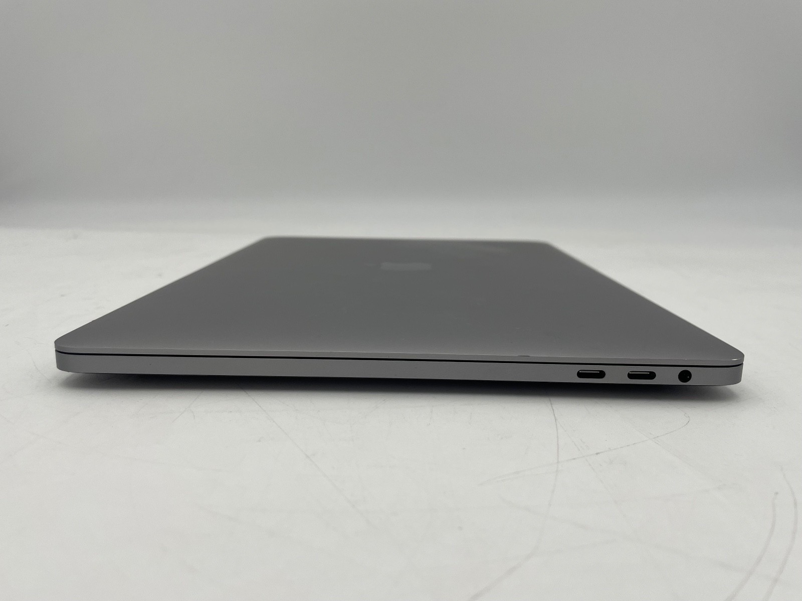 Apple MacBook Pro 2020 13″ touchbar | intel 2.3 i7 | 16GB RAM 512GB SSD *
