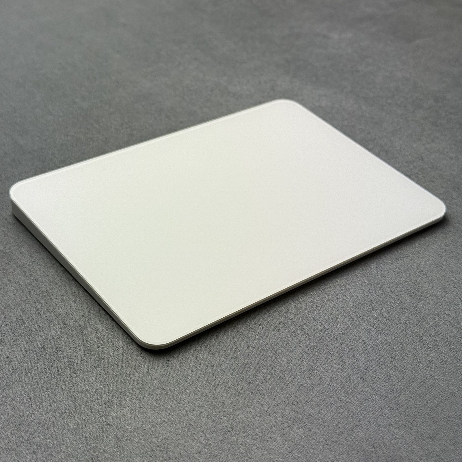 🌟EXCELLENT🌟 Apple Magic Trackpad 2 — White A1535 ⚡️Lightning Shipping⚡️