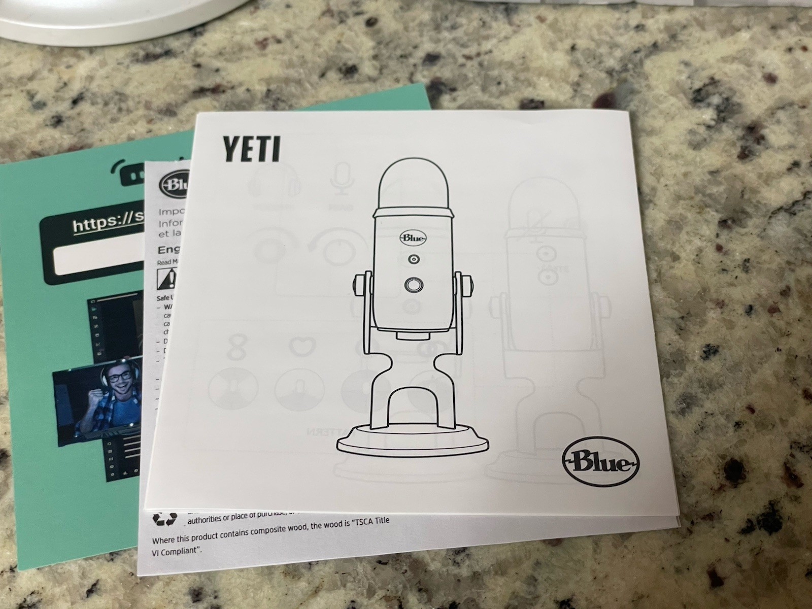 Logitech Creators Blue Yeti USB Microphone Studio Sound Plug & Play-White Mist