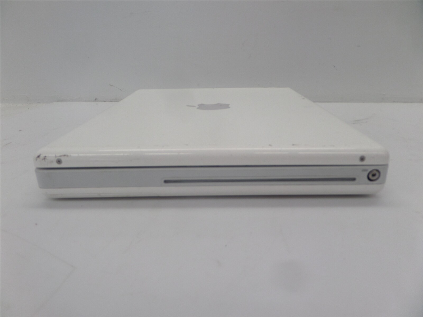 Apple iBook G4 12″ Laptop A1133 1.33GHz PowerPC 7447a CPU – No HDD