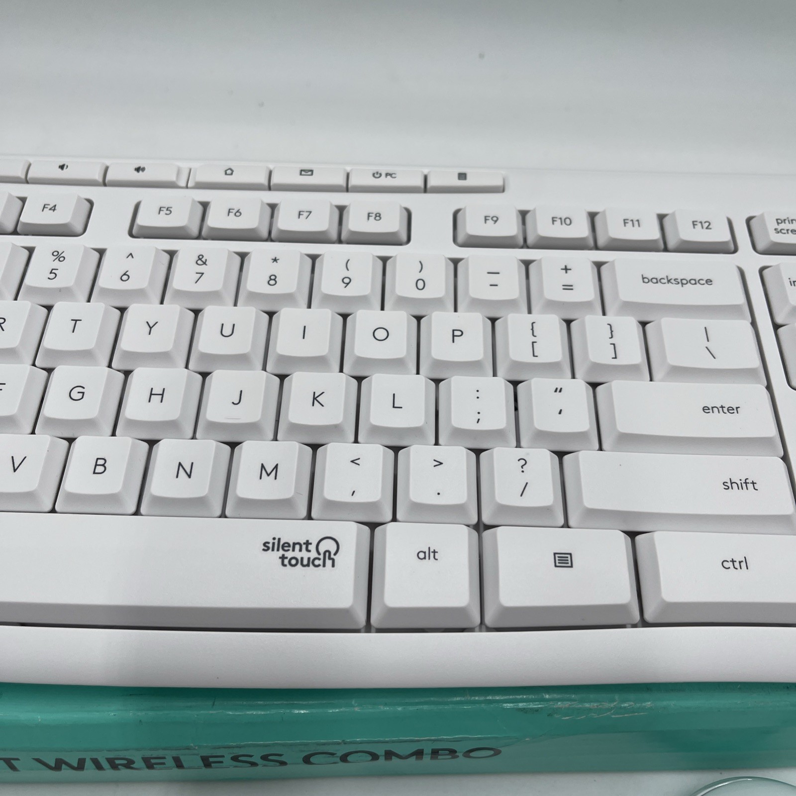 Logitech MK295 Silent Wireless Mouse Keyboard Combo SilentTouch