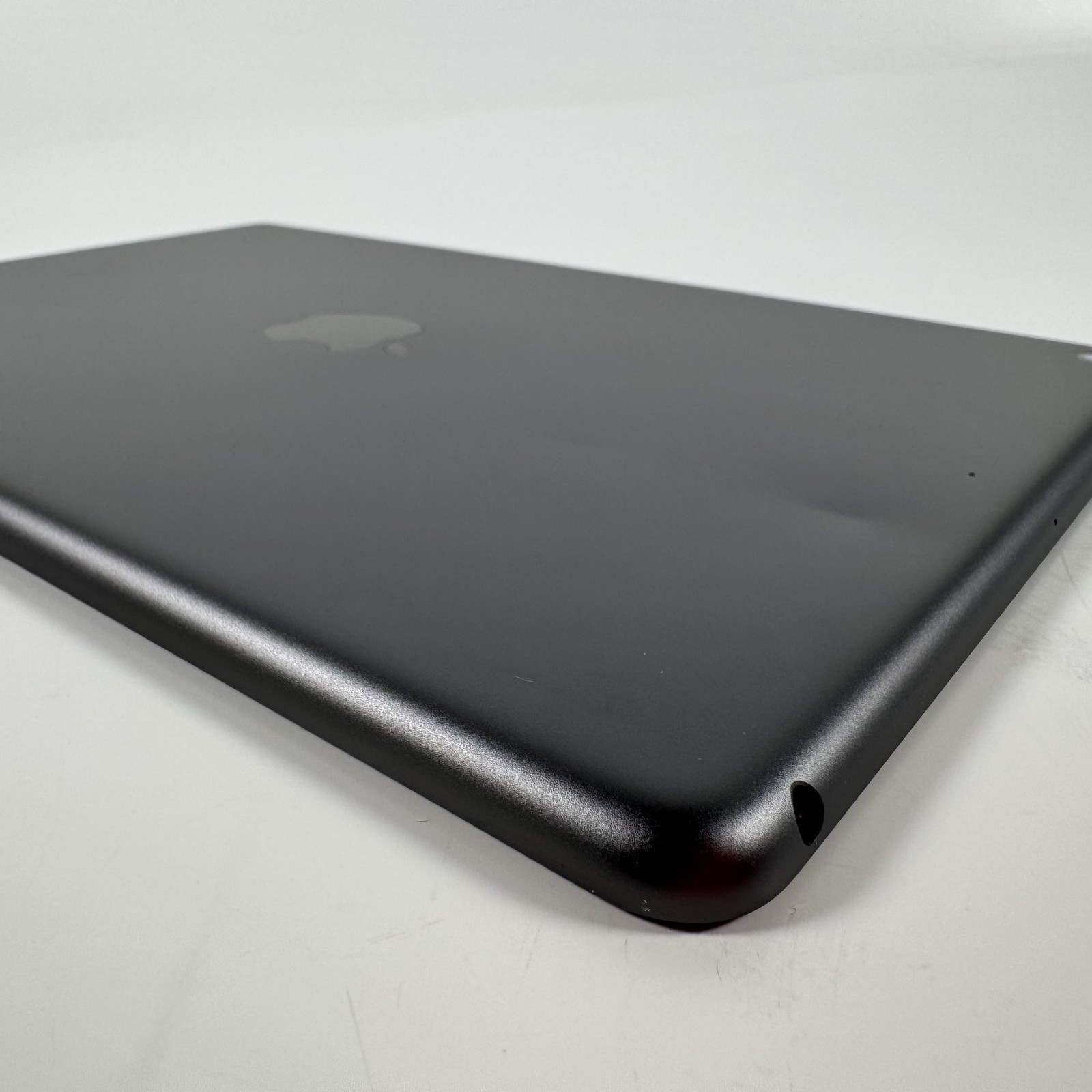 Apple 10.2″ iPad 9th Gen 64GB Space Gray MK2K3LL/A | D Grade
