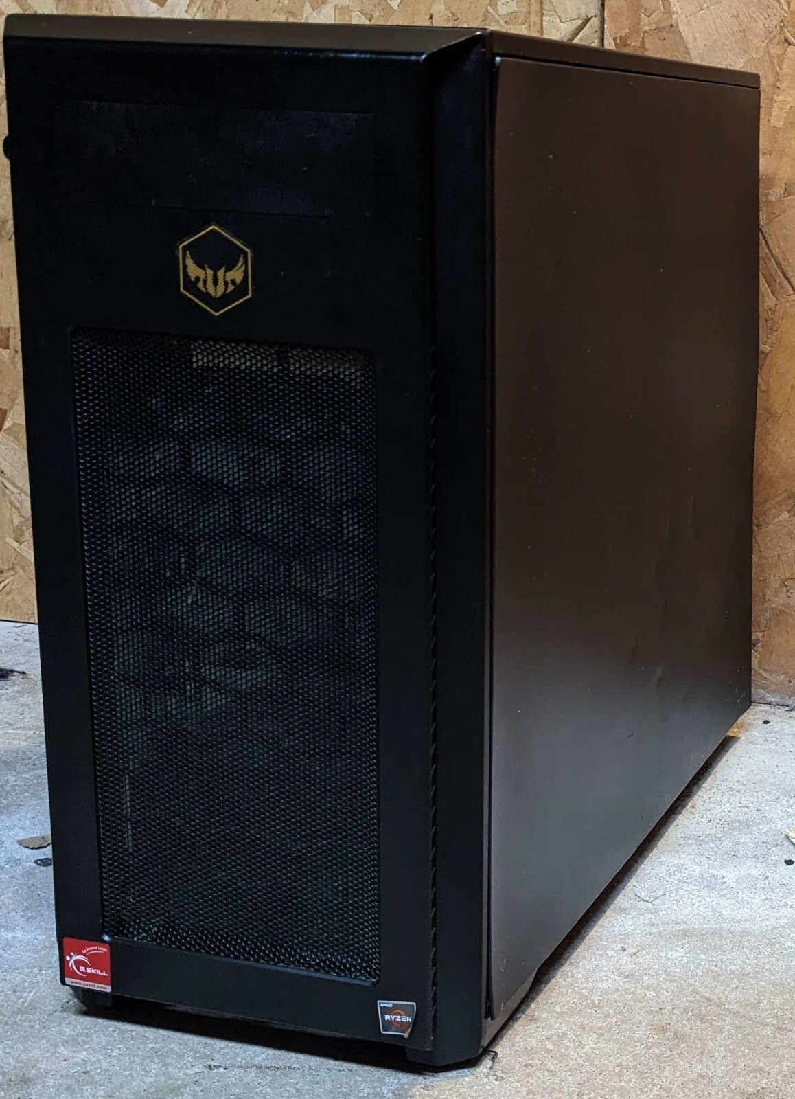 Upper-End Custom Gaming Desktop W/ Keyboard, Mouse, Microphone, and Webcam