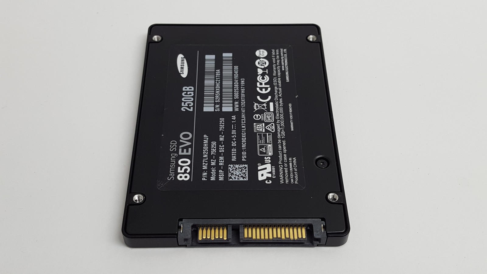 Samsung 850 EVO MZ-75E250 250 GB 2.5 in SATA III Solid State Drive