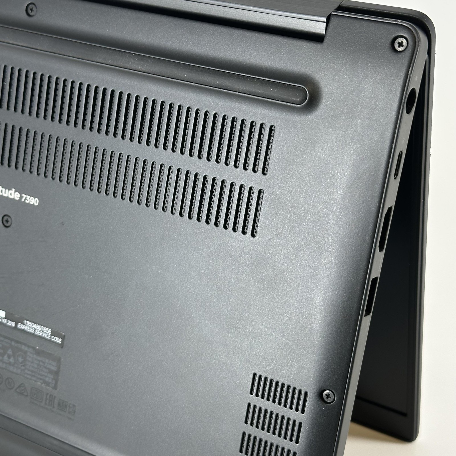 Dell Latitude 7390 13.3 Black FHD i5-8250U 1.60GHz 16GB RAM 256GB SSD Good