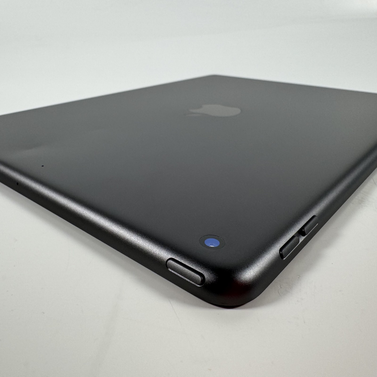 Apple 10.2″ iPad 9th Gen 64GB Space Gray MK2K3LL/A | D Grade