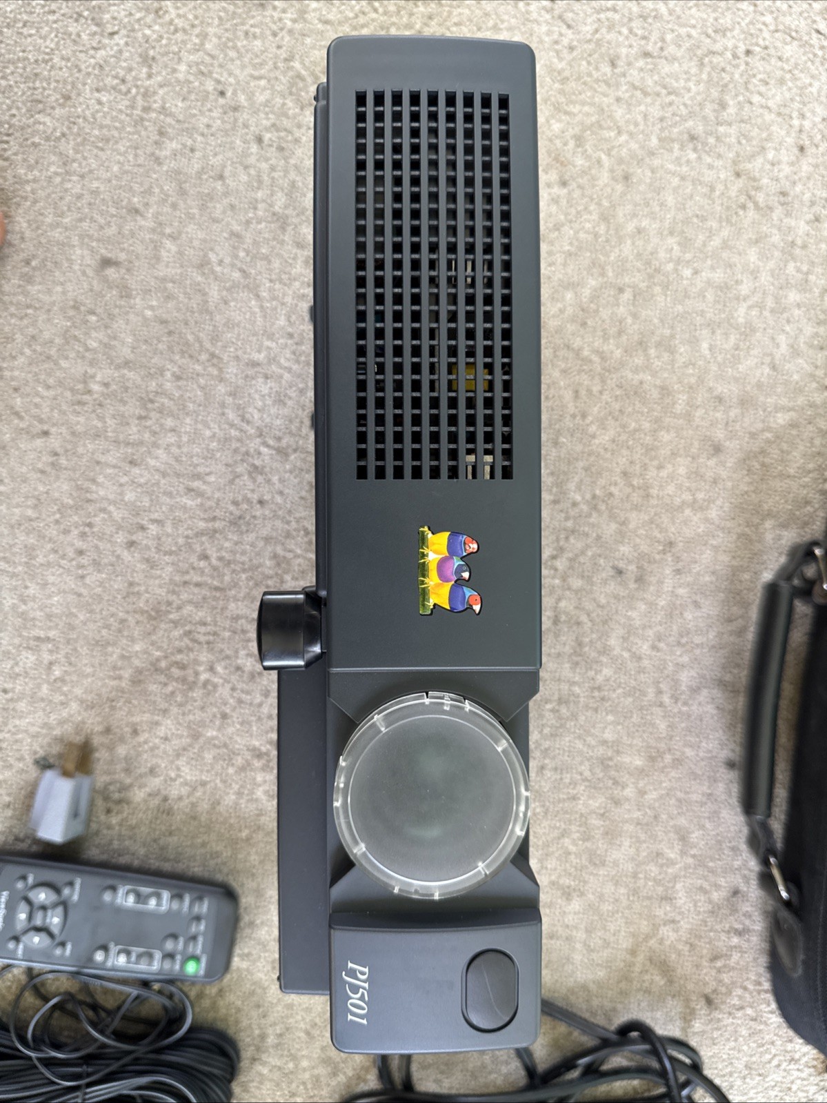 ViewSonic PJ501 3 Panel LCD Digital Multimedia Projector VPROJ25048-1W With Case