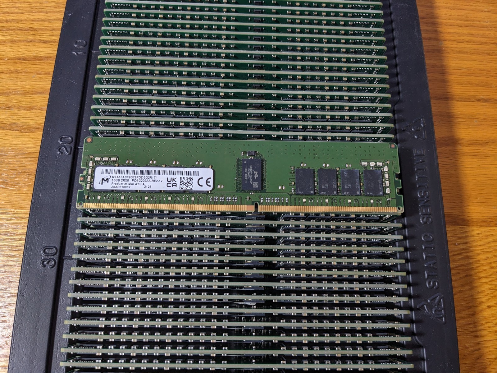 Micron 16gb PC4-3200AA 2Rx8 DDR4 ECC RDIMM Reg Server Memory MTA18ASF2G72PDZ-3G2