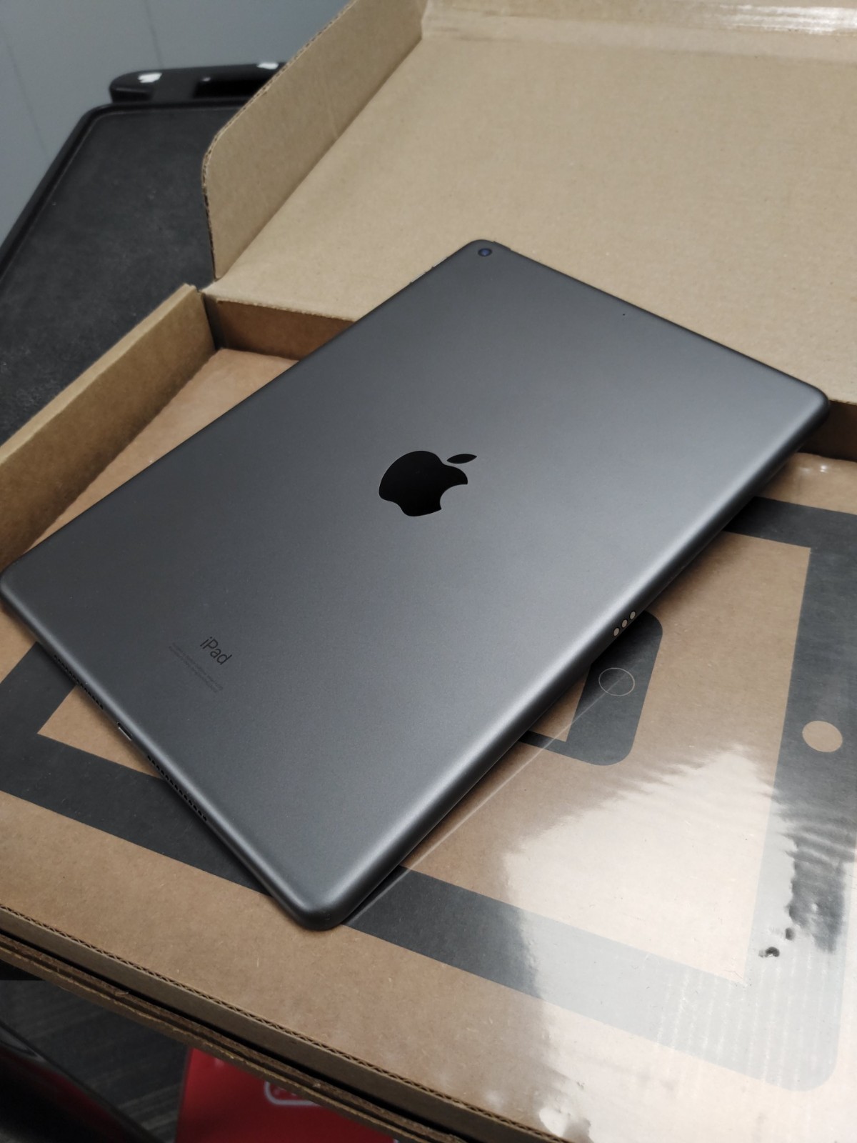 Apple iPad 2020 8th Gen A2270 iOS Tablet 10.2″ Display Wi-Fi 32GB – Space Gray