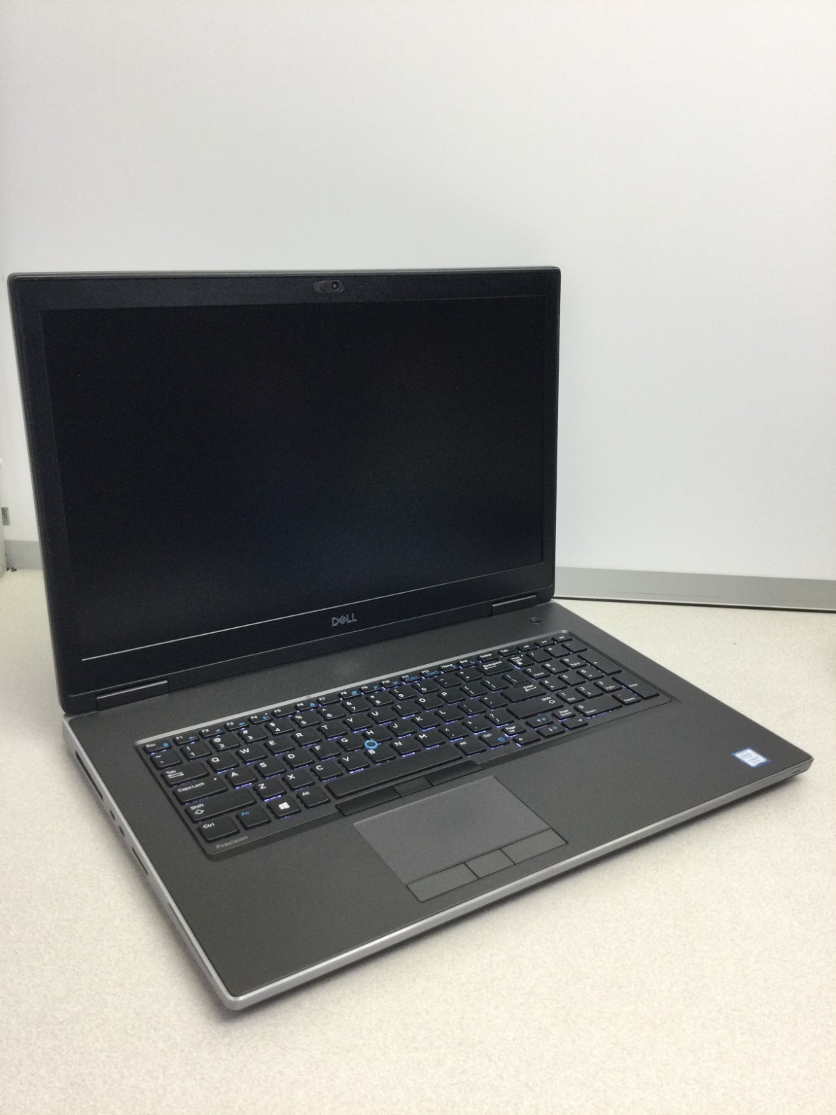 Dell Precision 7740 17.3″Core i7-9750H 48GB RAM 256 GB SSD 2.60GHz WIN 11 PRO