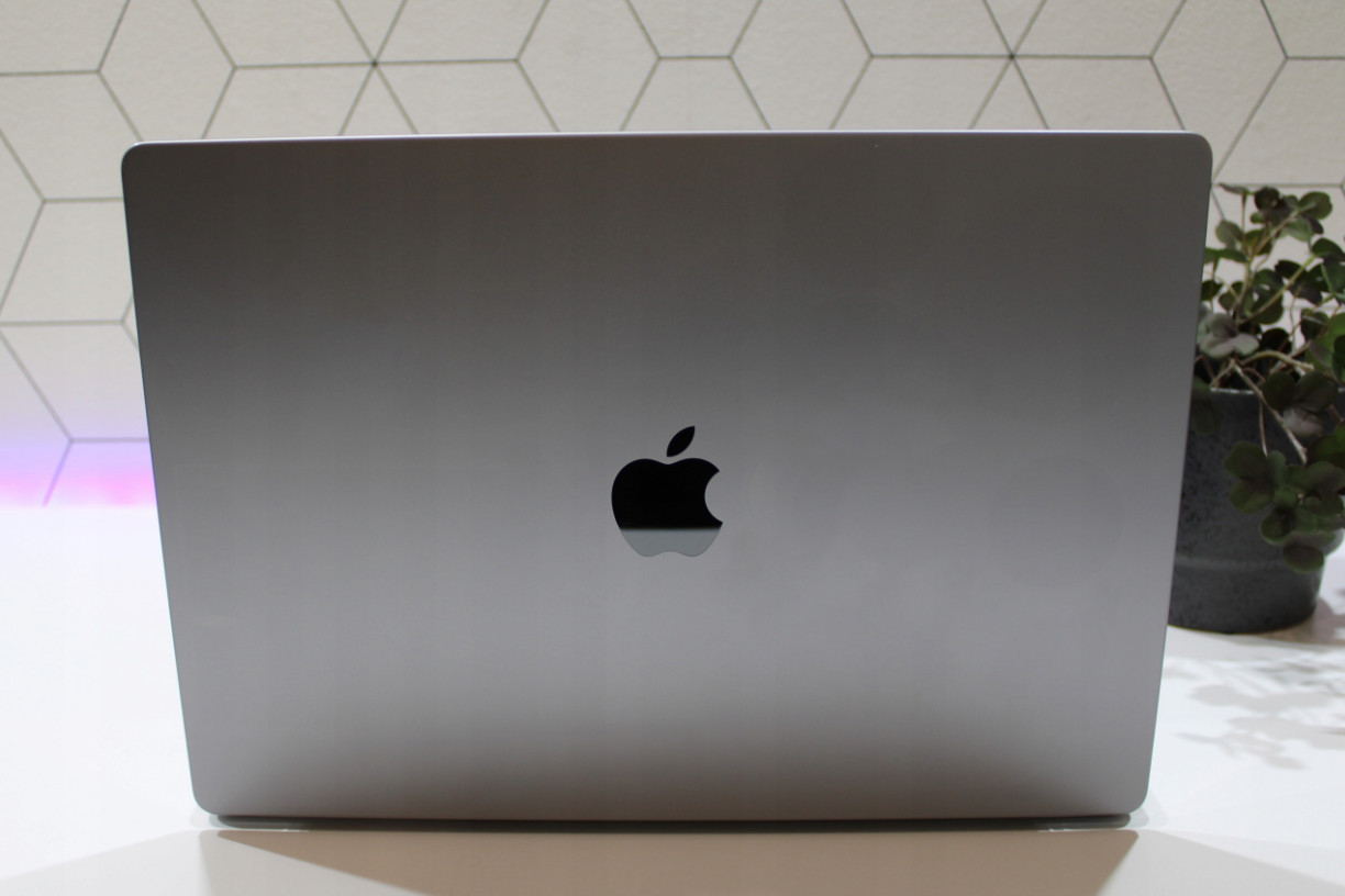 Apple MacBook Pro 16″ 2021 M1 Pro 10-Core GPU-16 16GB 512GB Tahoe 2025 EXCELLENT