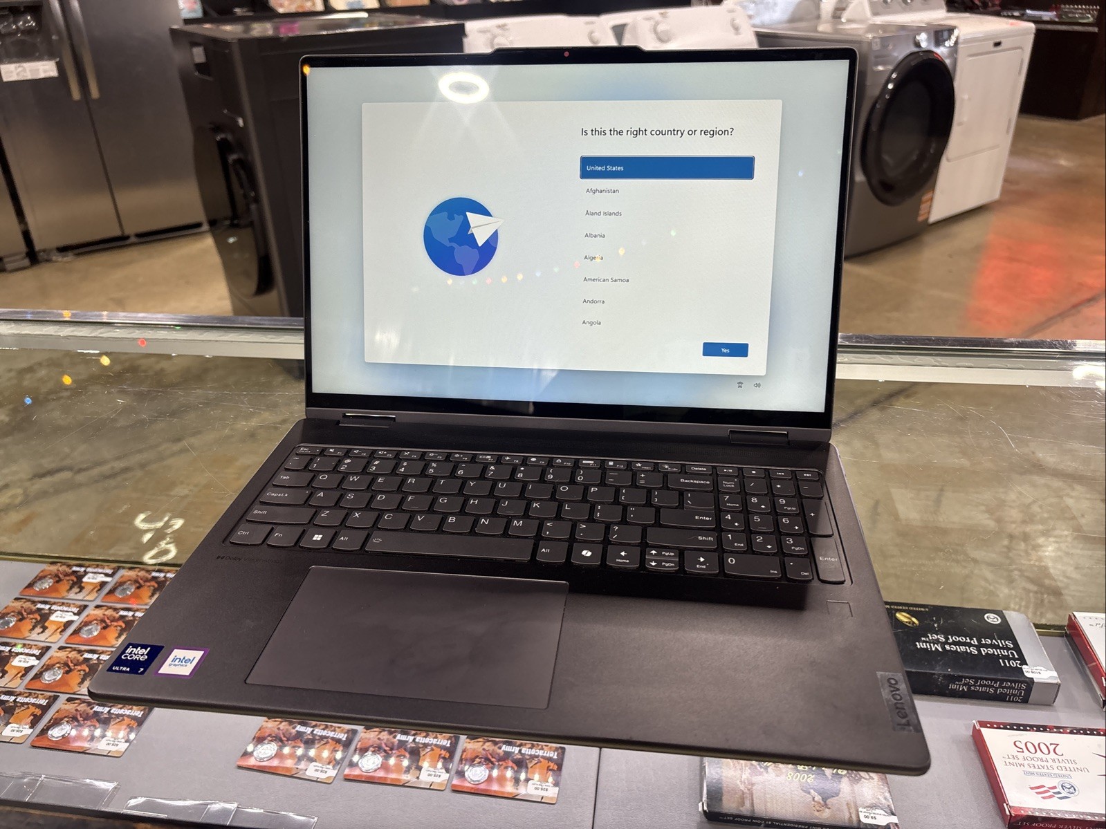 Lenovo Yoga 7 2-in-1 16″ Touch – Intel Core Ultra 7 256V – 16GB RAM – 1TB SSD
