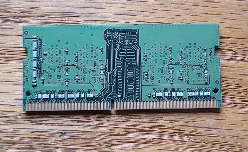 SK Hynix 8GB DDR4 SO-DIMM, PC4-3200AA, HMAA1GS6CJR6N-XN RAM