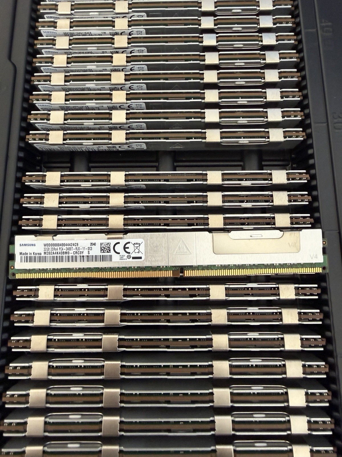 VLP 32GB (1x32GB) PC4-19200T 2Rx4 RDIMM 2400MHZ DDR4 SERVER M392AK50BM0-CRC0Y