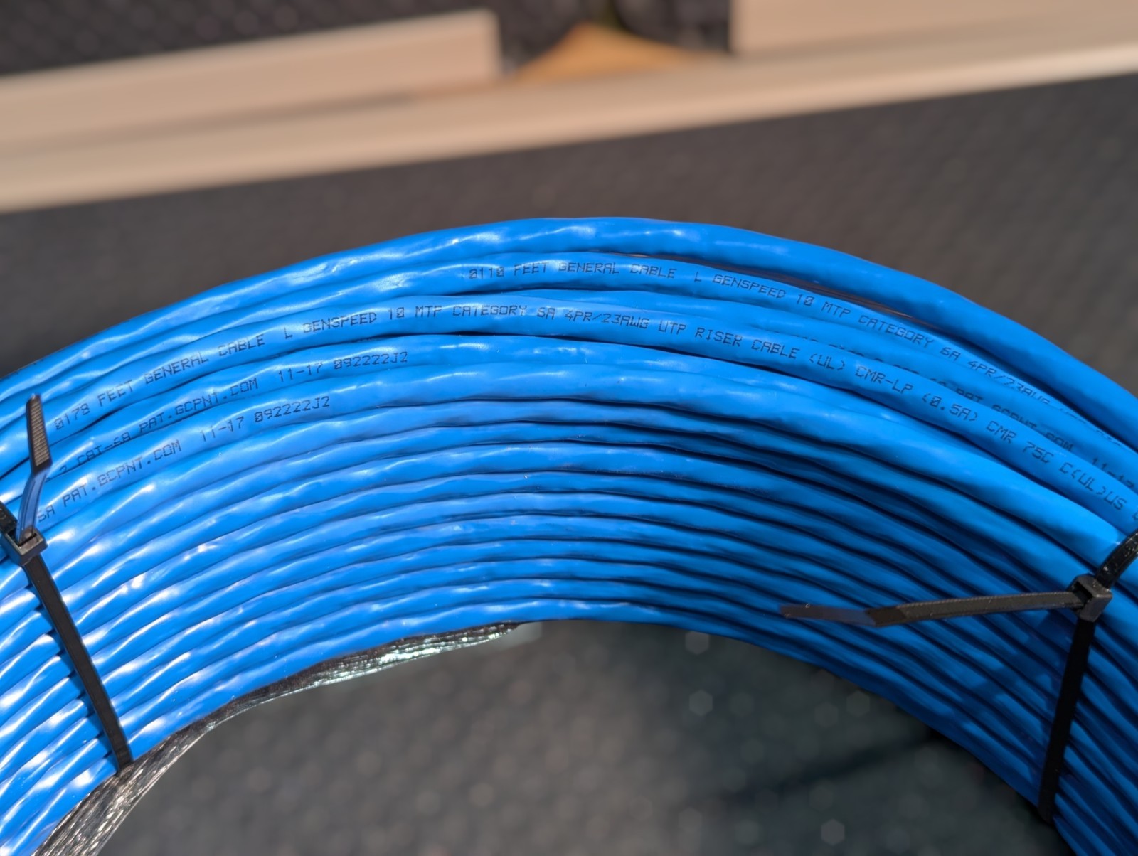 GenSPEED® 10 MTP™ Mosaic Twisted Pair Category 6A CMR RISER Cable Blue – 242Ft