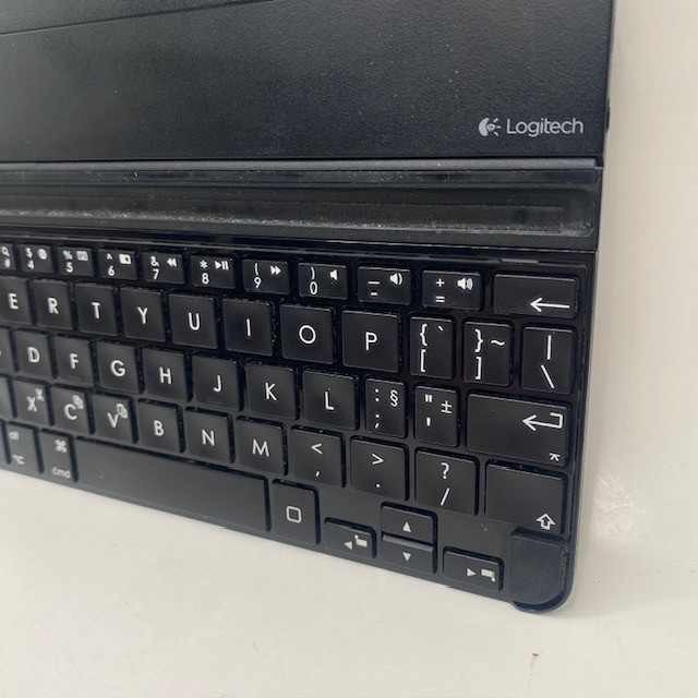 Logitech Combo Touch Keyboard Case iPad Air Pro Oxford YU0040 Backlit Trackpad