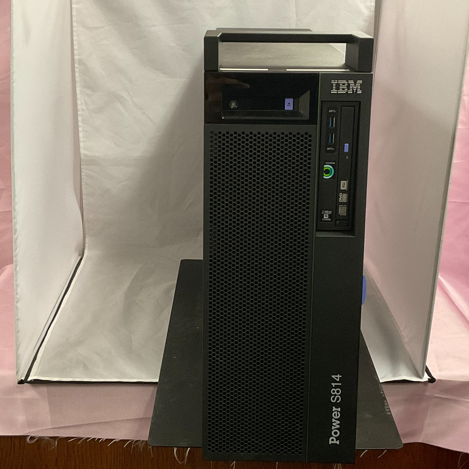 IBM 8286-41A Power S814 3.02GHz 4-Core(EPXK) POWER8 Server V7R2 5 user i license