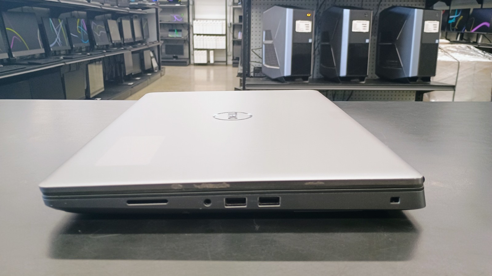 Dell Precision 7560 Xeon W-11955M 2.6Ghz – 64GB – 1TB – RTX A4000 15.6″