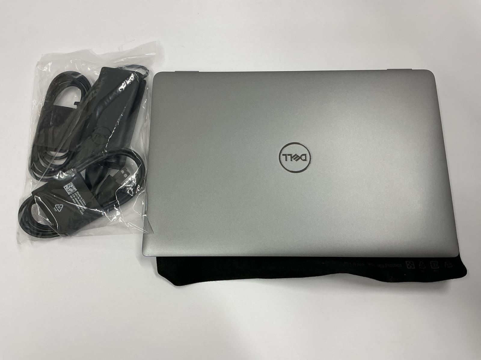 Dell Latitude 5450 14″ FHD Intel Ultra 5 135U 32GB 512GB SSD Window 11 Pro P165G