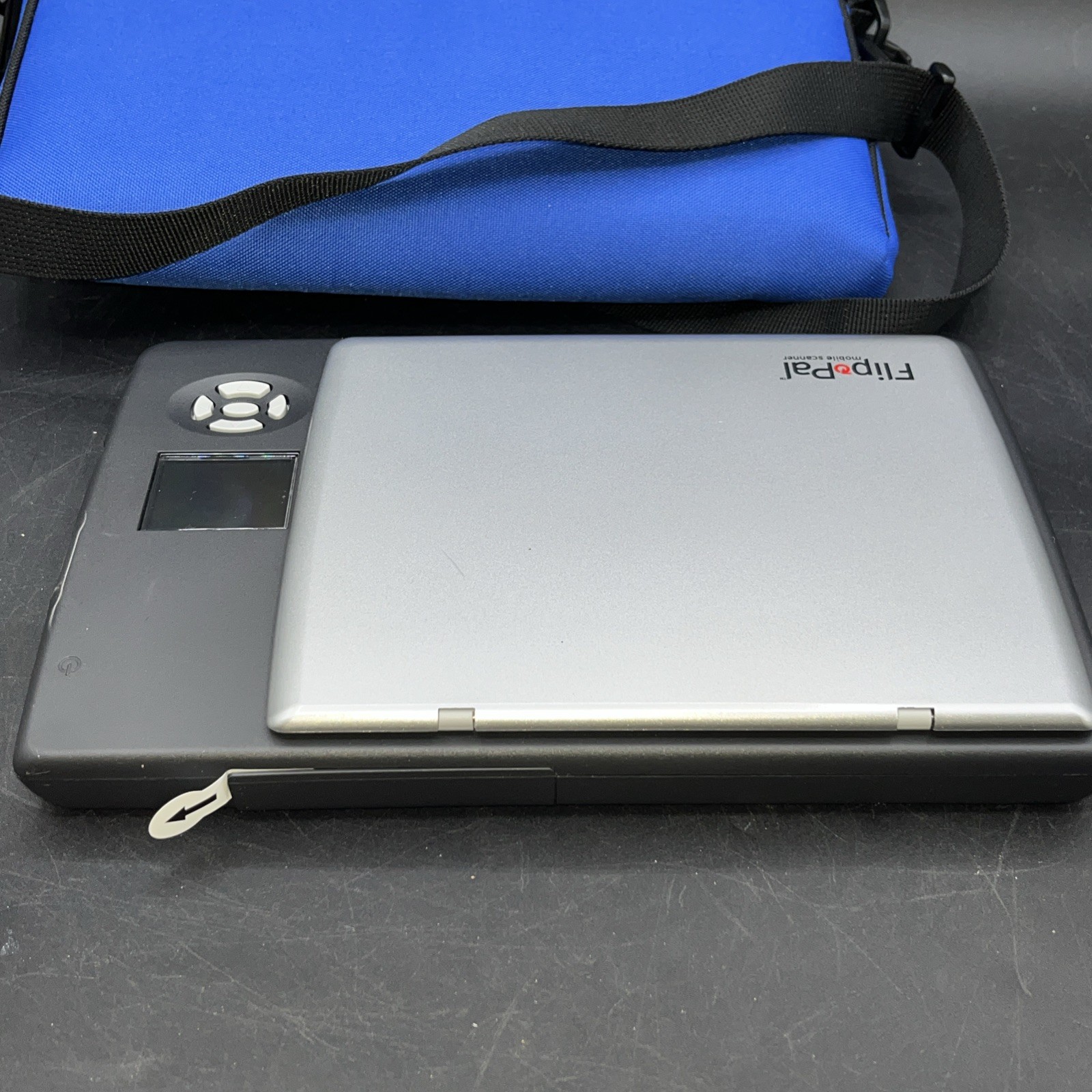 Flip-Pal Mobile scanner 100c Working