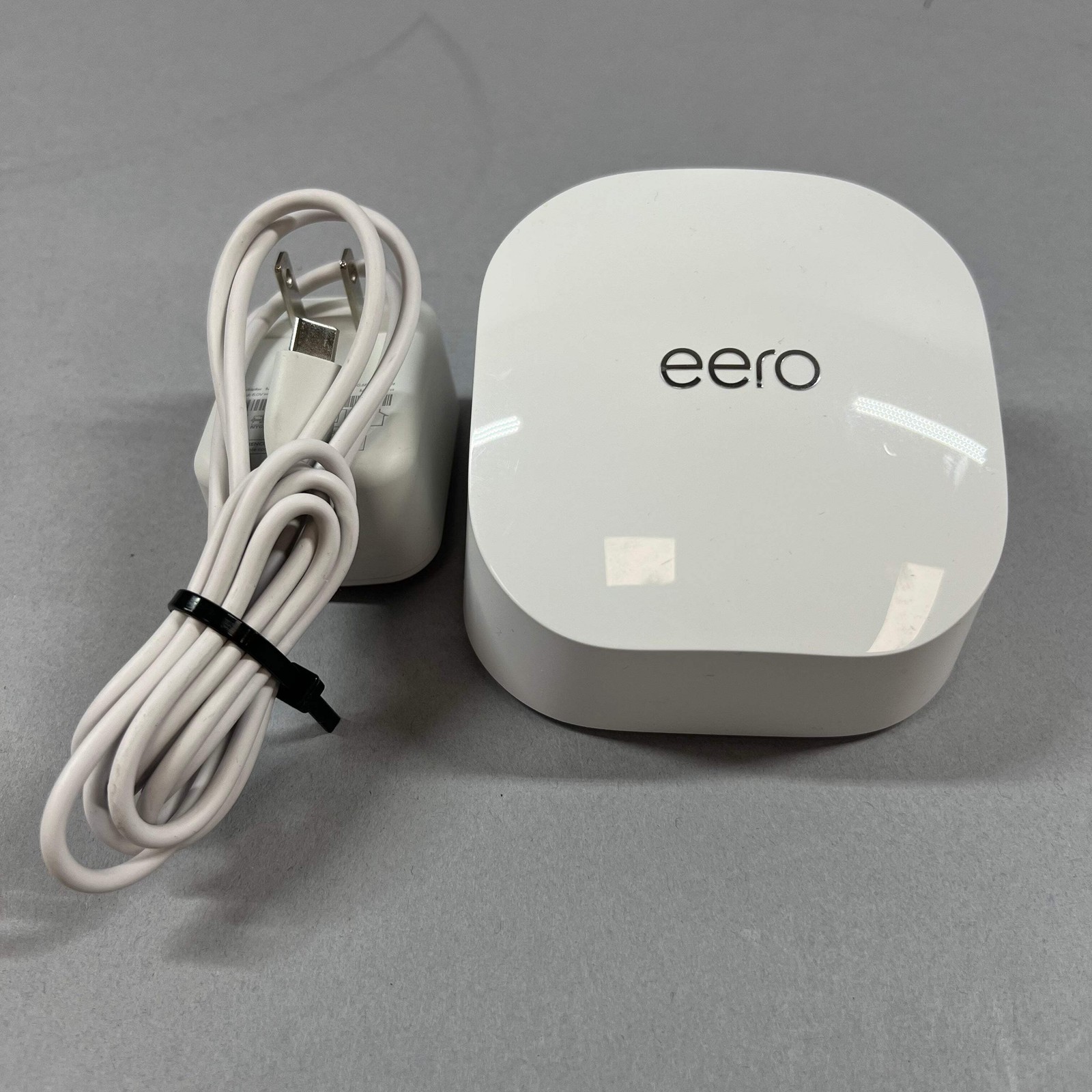 Eero Pro 6 Tri-Band Mesh Wi-Fi 6 Router N010001