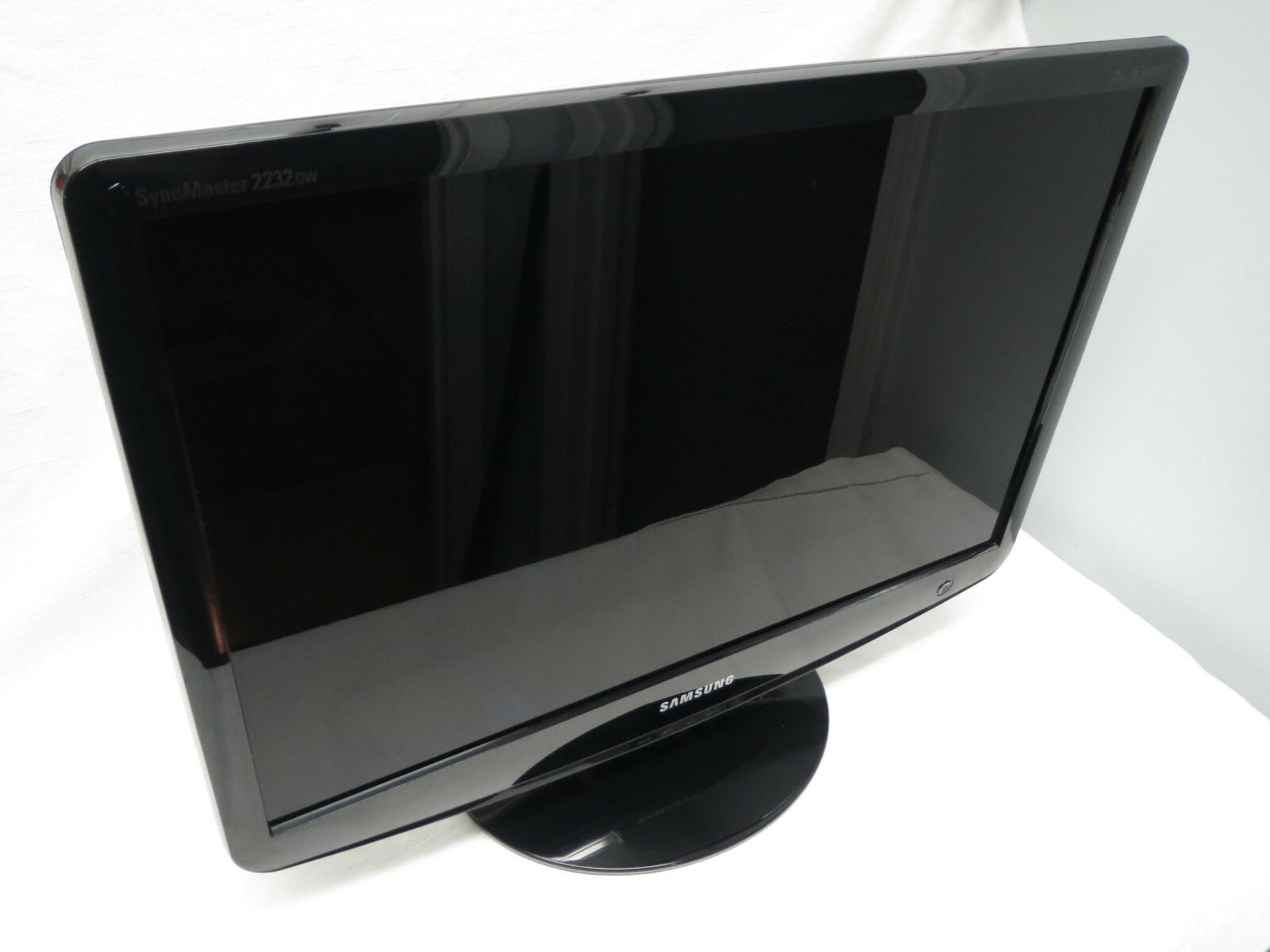 Two 22″ Samsung SyncMaster 2232GW Monitors 2ms 3000:1 Dynamic Contrast DVI RGB